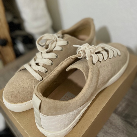 Vici Shoes - Tan suede casual sneaker